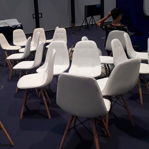 Ghế cafe nệm cúc chân gỗ AG-05