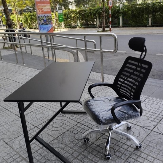 Bàn chân sắt chữ K đen AG-02