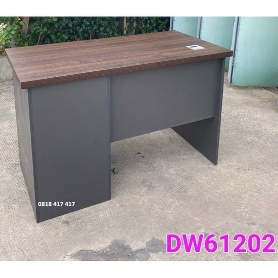 Bàn nhân viên agen 03