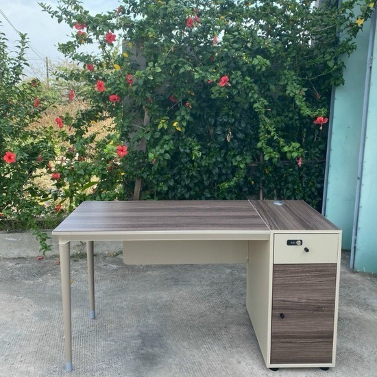 Bàn nhân viên agen 01