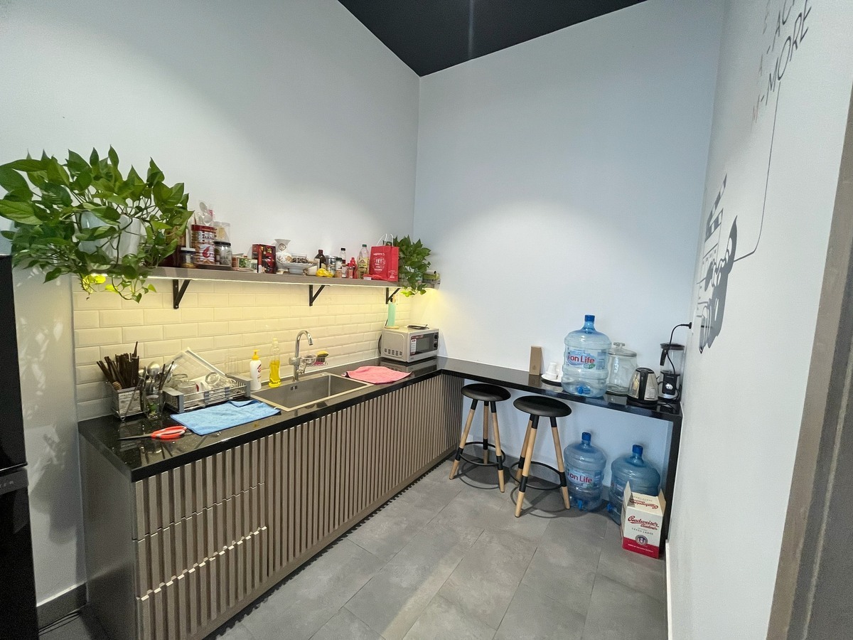 Cho thuê văn phòng rộng 90m2 giá 25 triệu có 2wc The Sun Avenue