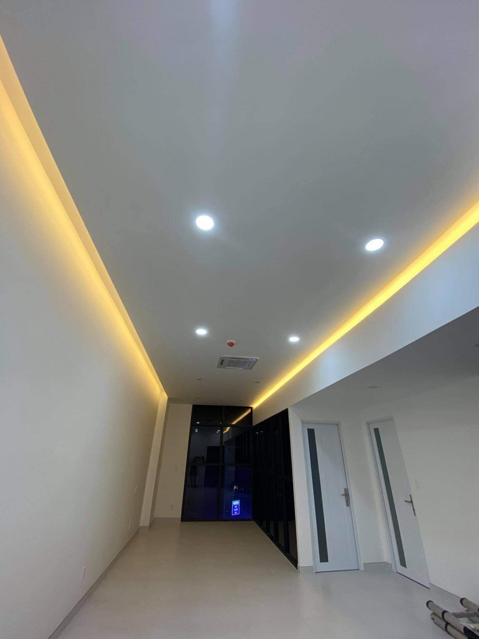 Officetel The Sun Avenue 12 triệu có ngăn phòng riêng căn góc rất đẹp