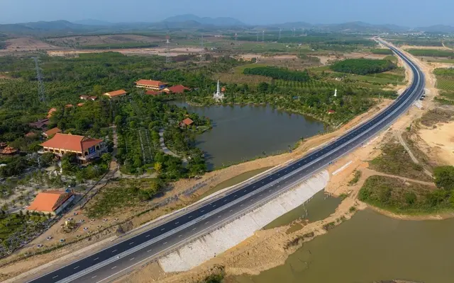 Cấp tập hoàn thiện cao tốc Phan Thiết - Dầu Giây trước giờ thông xe