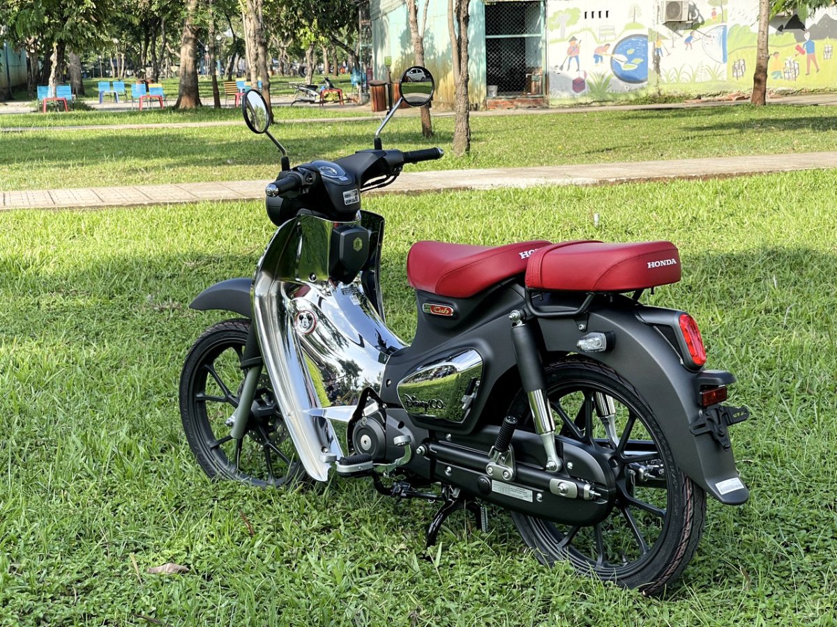 honda super cub disney giá hơn 100 triệu đồng