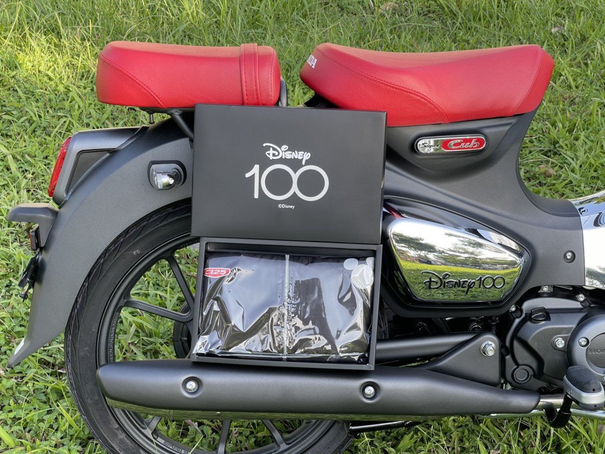 honda super cub disney giá hơn 100 triệu đồng