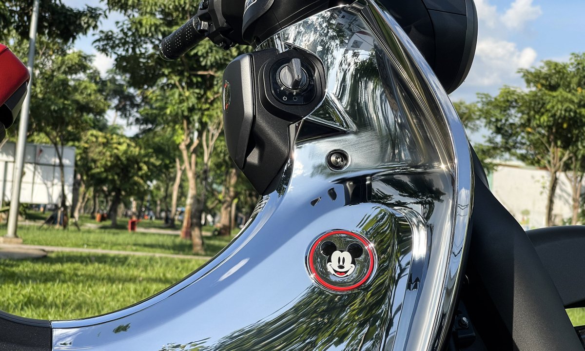 honda super cub disney giá hơn 100 triệu đồng