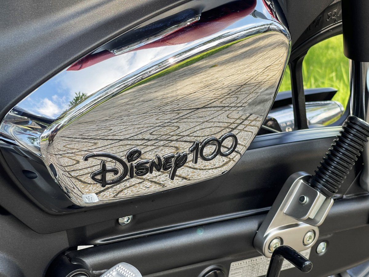 honda super cub disney giá hơn 100 triệu đồng