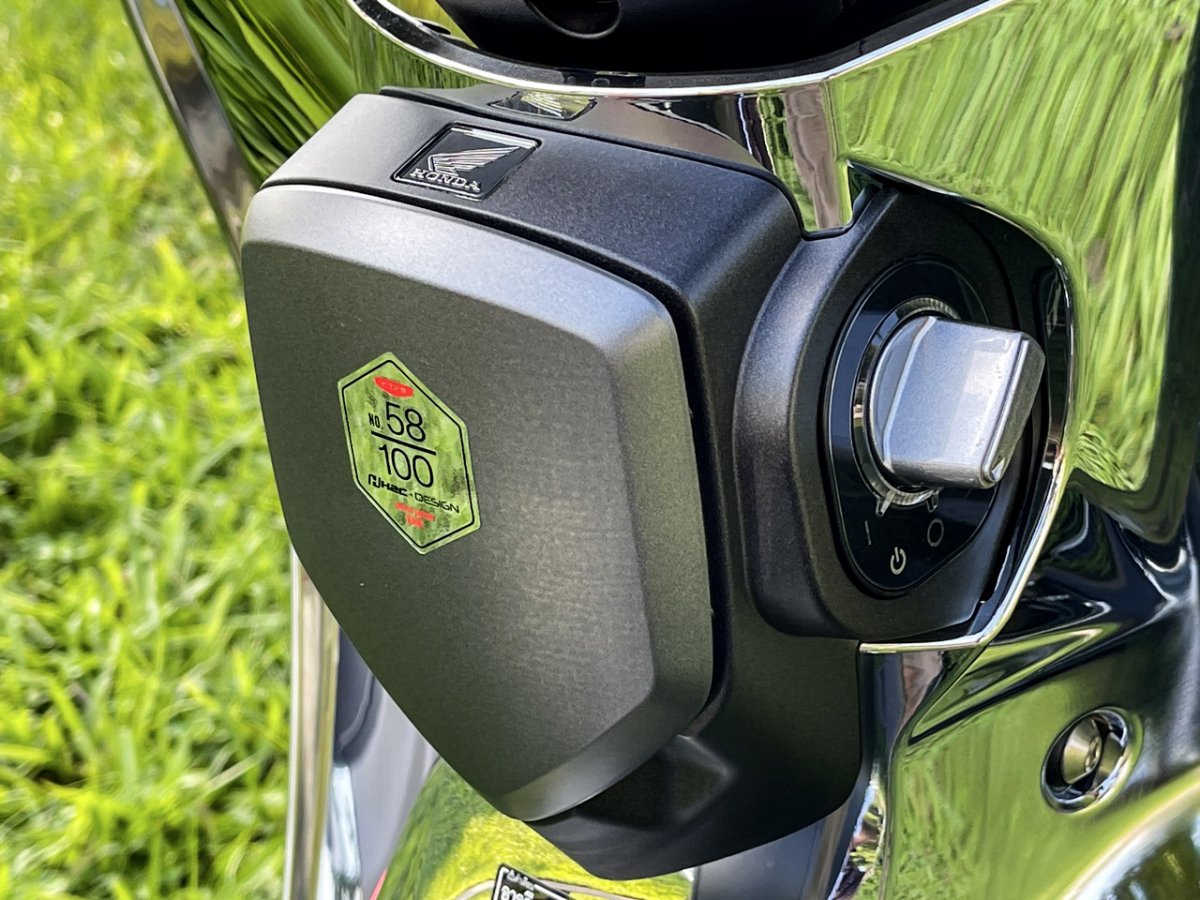 honda super cub disney giá hơn 100 triệu đồng