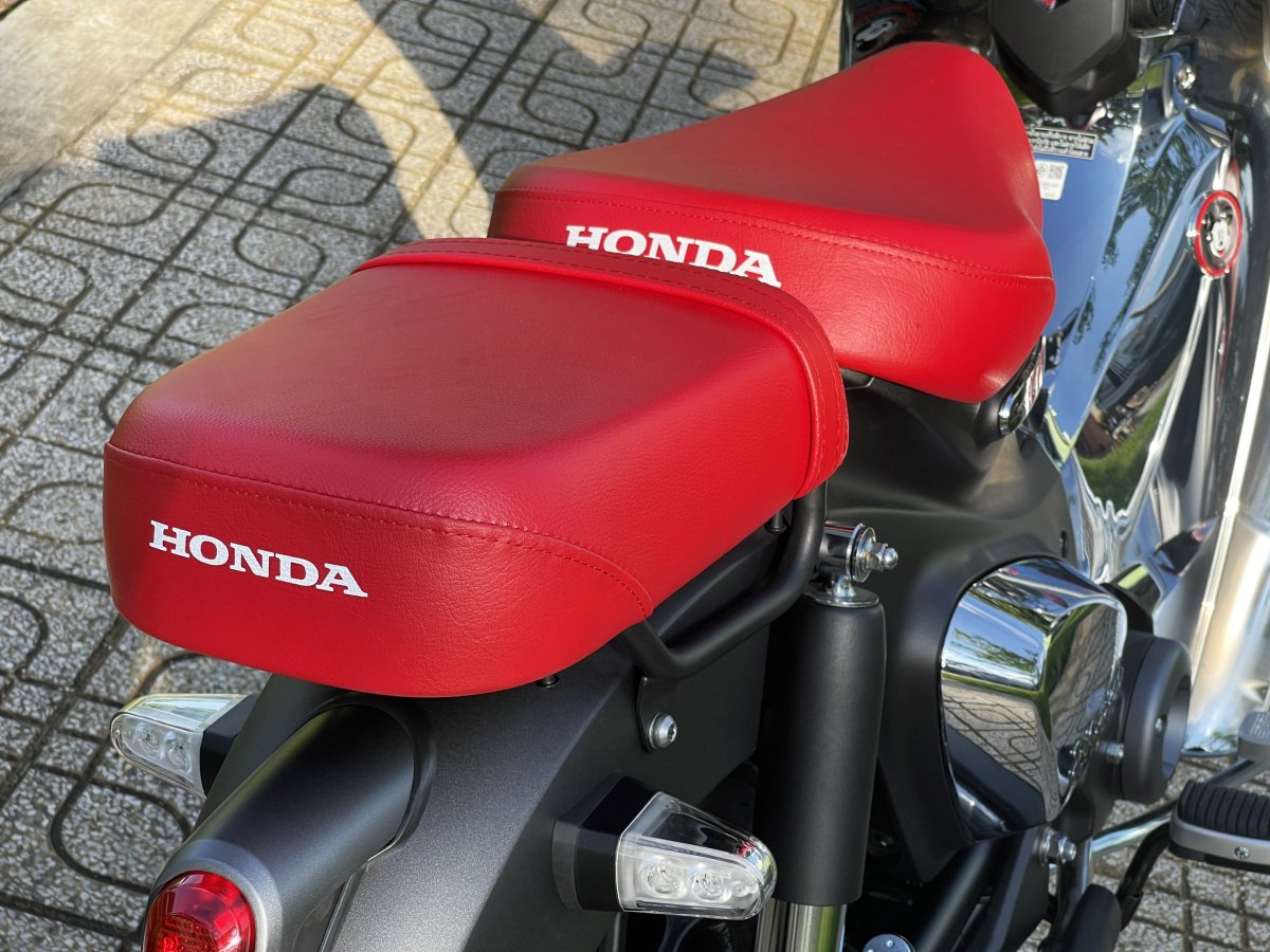 honda super cub disney giá hơn 100 triệu đồng
