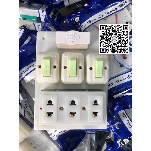 Táp lô Thái 5 ổ đa năng có lò xo chống giãn 3 công tắc (ổ có màng bảo vệ)