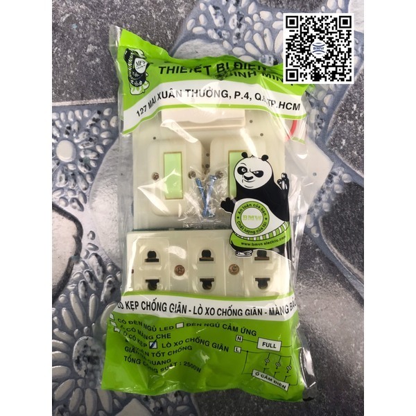 Táp lô Thái 5 ổ đa năng có lò xo chống giãn 2 công tắc (ổ có màng bảo vệ)