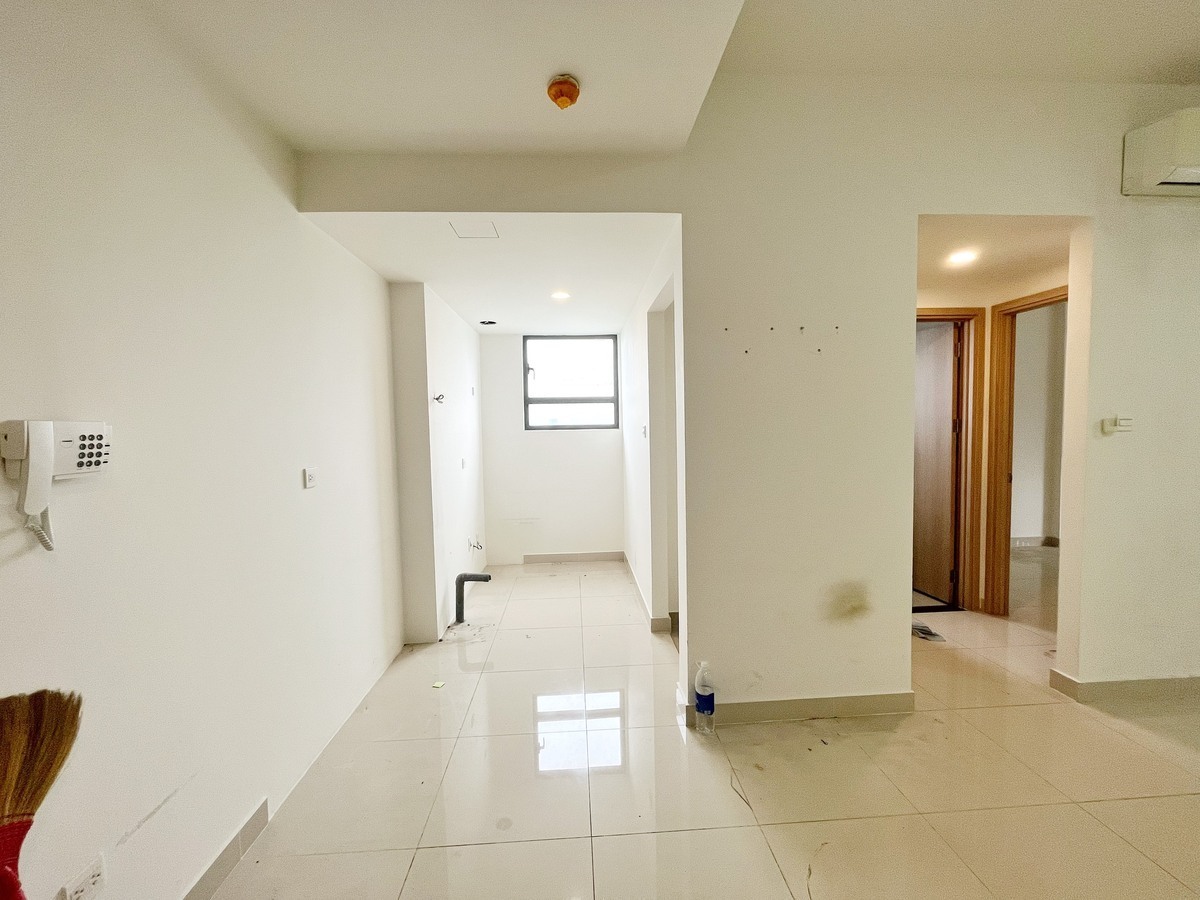 Bán căn officetel 2,5 tỷ nội thất cơ bản căn góc yên tĩnh 51m2 có 1 phòng riêng