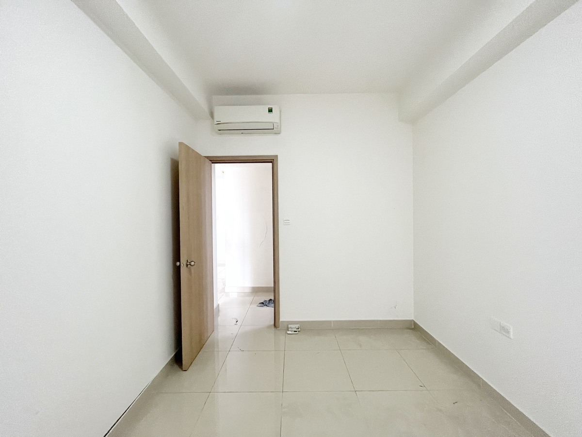 Bán căn officetel 2,5 tỷ nội thất cơ bản căn góc yên tĩnh 51m2 có 1 phòng riêng
