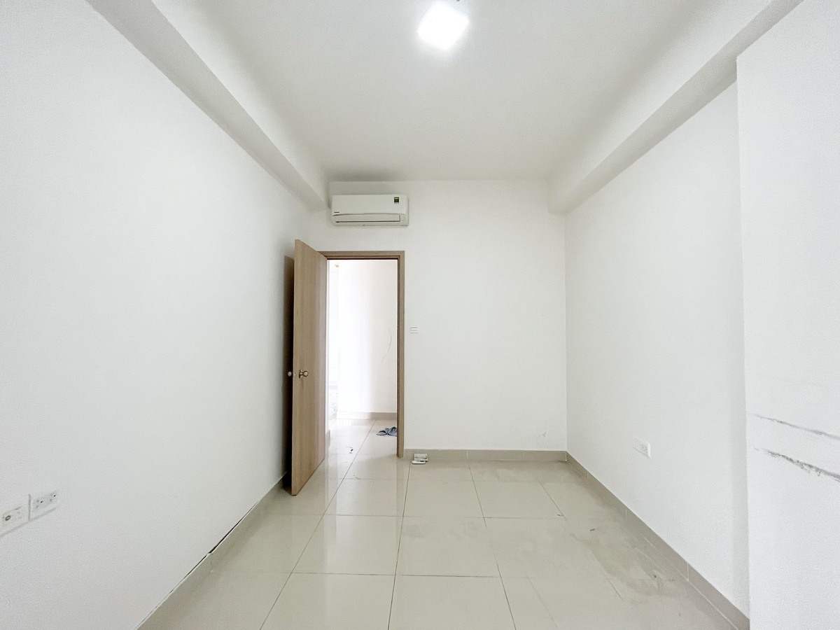 Bán căn officetel 2,5 tỷ nội thất cơ bản căn góc yên tĩnh 51m2 có 1 phòng riêng