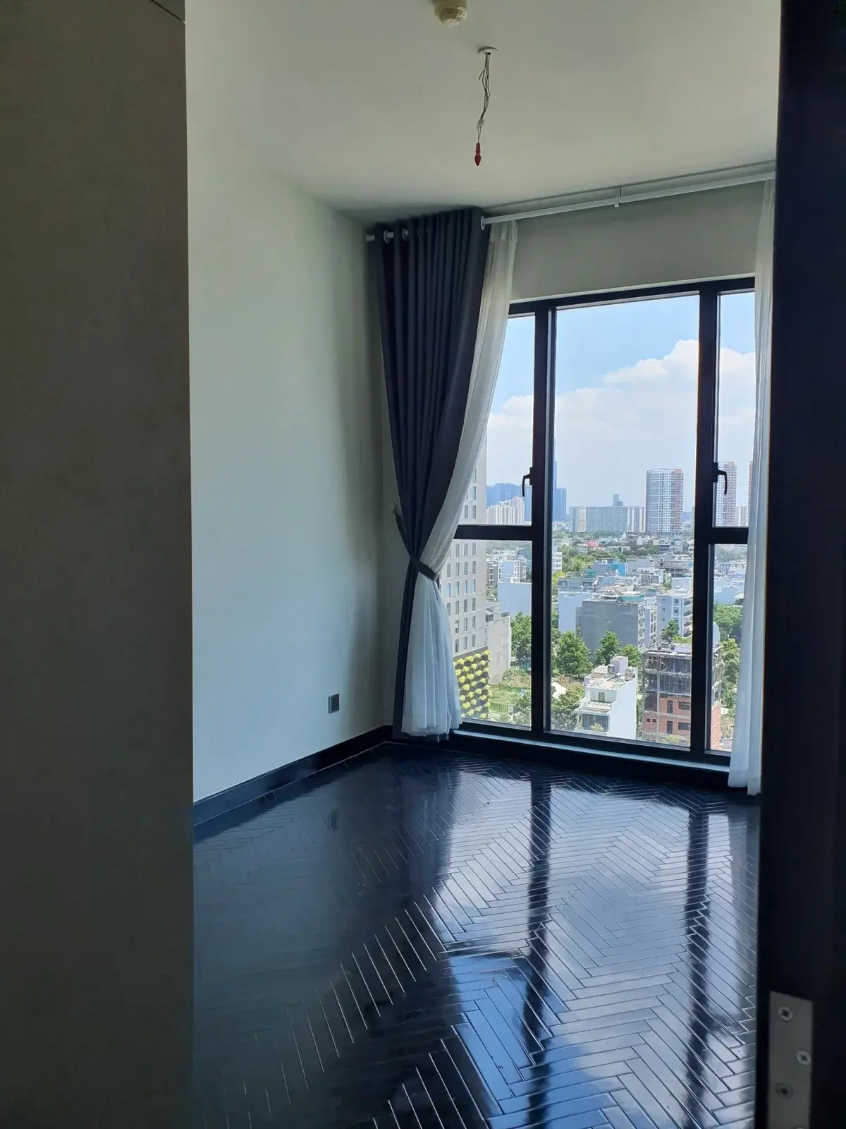 Bán căn hộ 3pn Feliz En Vista giá 8,5 tỷ tầng cao mát mẻ nhà cơ bản