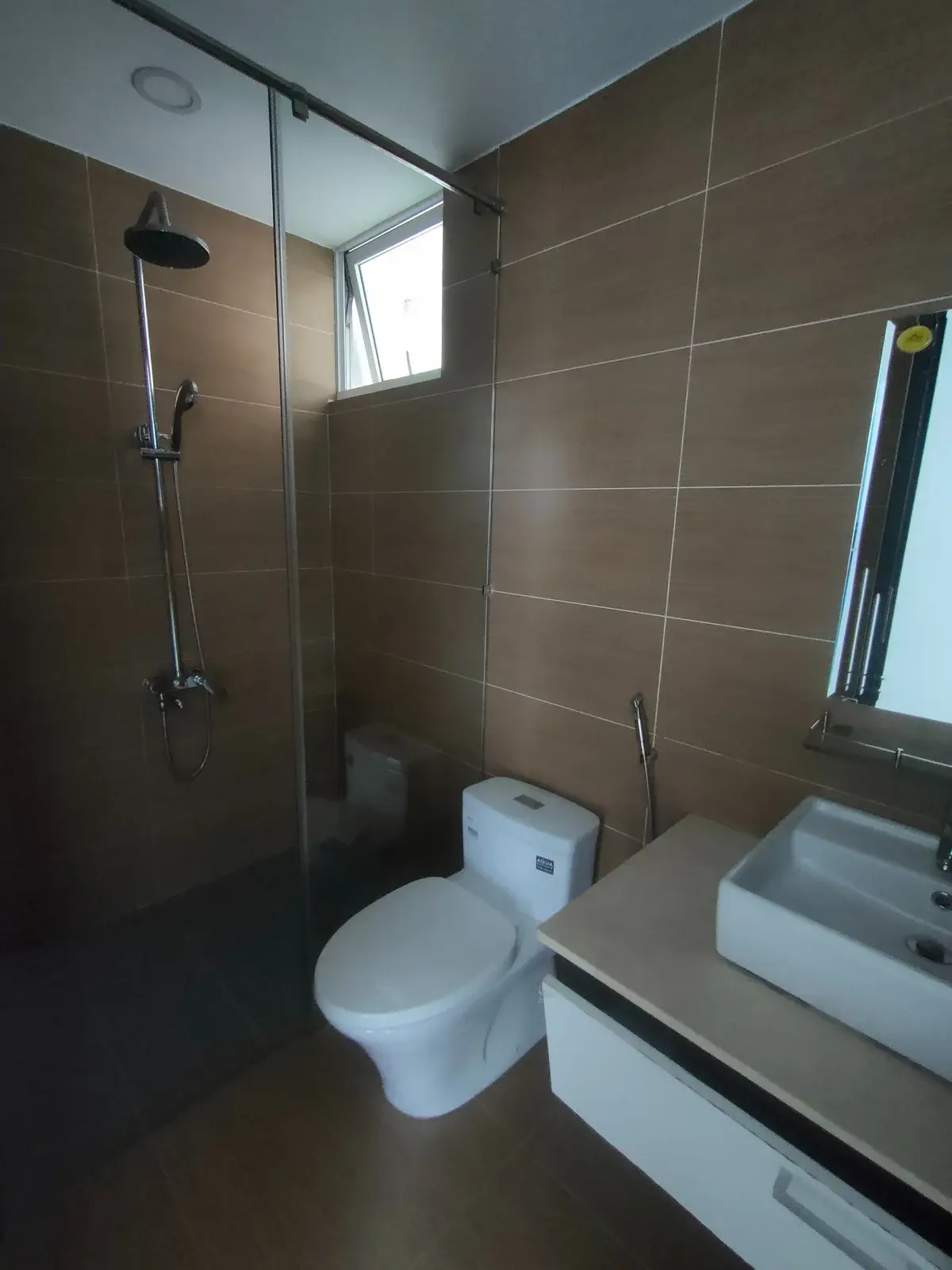 Vista Verde cho thuê 2pn giá 18 triệu tầng cao có ban công thoáng 82m2