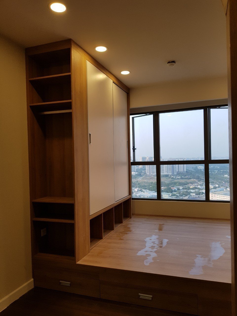 Mua bán căn hộ The Sun Avenue 2pn 72m2 giá 4,1 tỷ full nội thất