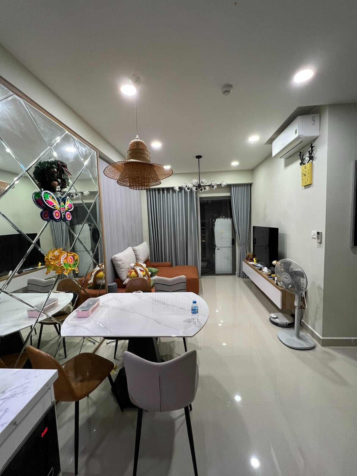 Mua bán căn hộ The Sun Avenue 2pn 72m2 giá 4,1 tỷ full nội thất