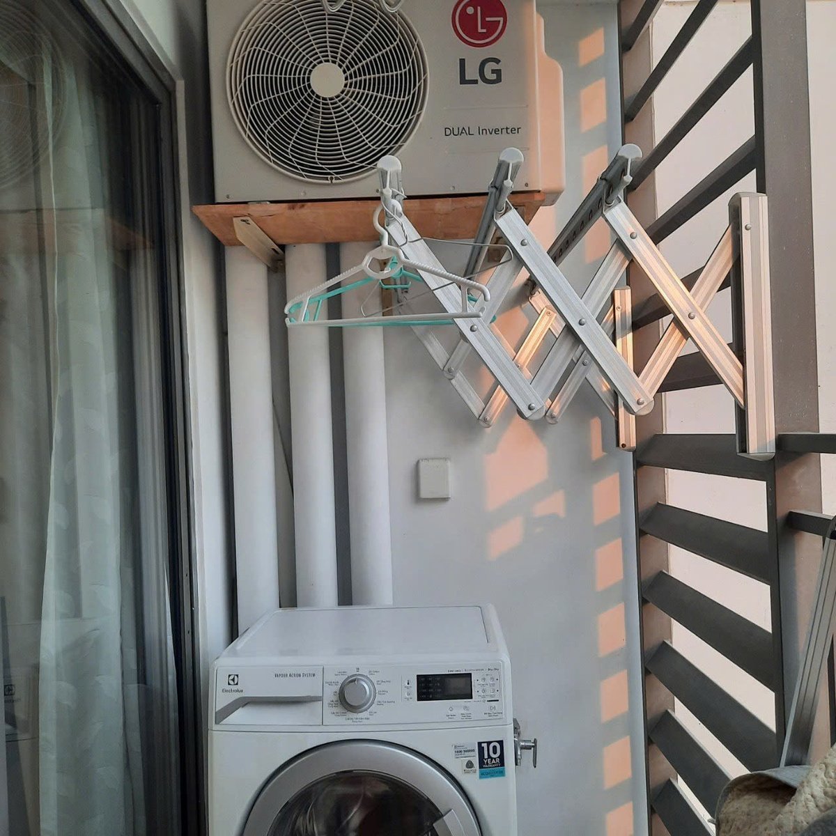 Sáng Ngắm Bình Minh Chiều Hóng Gió Mát Rượi - The Sun Avenue 2PN