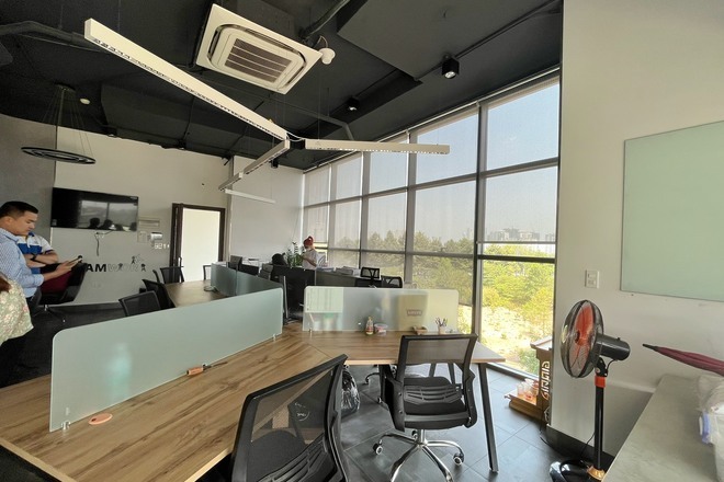 Cho thuê văn phòng rộng 90m2 giá 25 triệu có 2wc The Sun Avenue