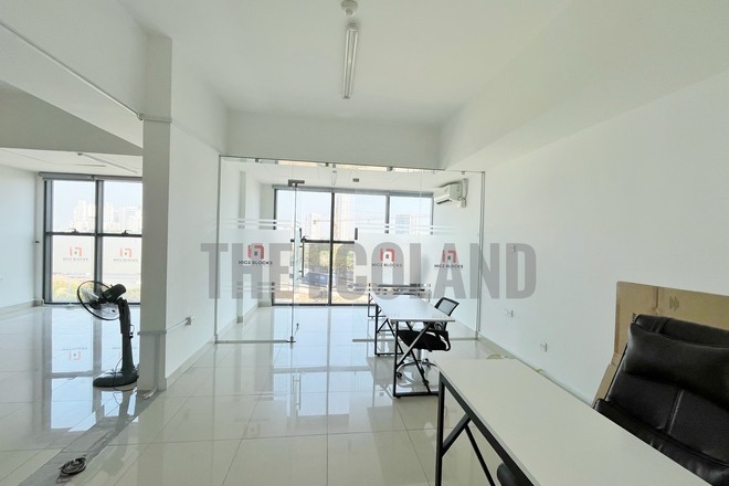 Cho thuê văn phòng 67m2 The Sun Avenue giá 18 triệu có phòng kính riêng