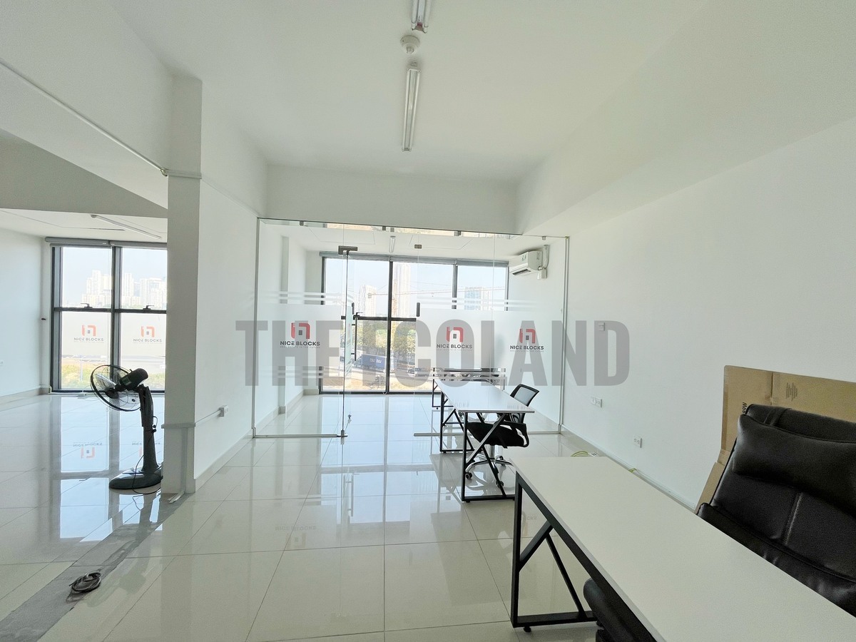 Cho thuê văn phòng 67m2 The Sun Avenue giá 18 triệu có phòng kính riêng