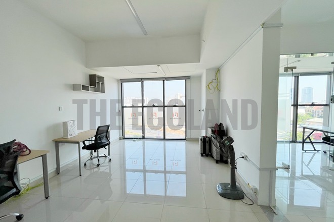 Cho thuê văn phòng 67m2 The Sun Avenue giá 18 triệu có phòng kính riêng