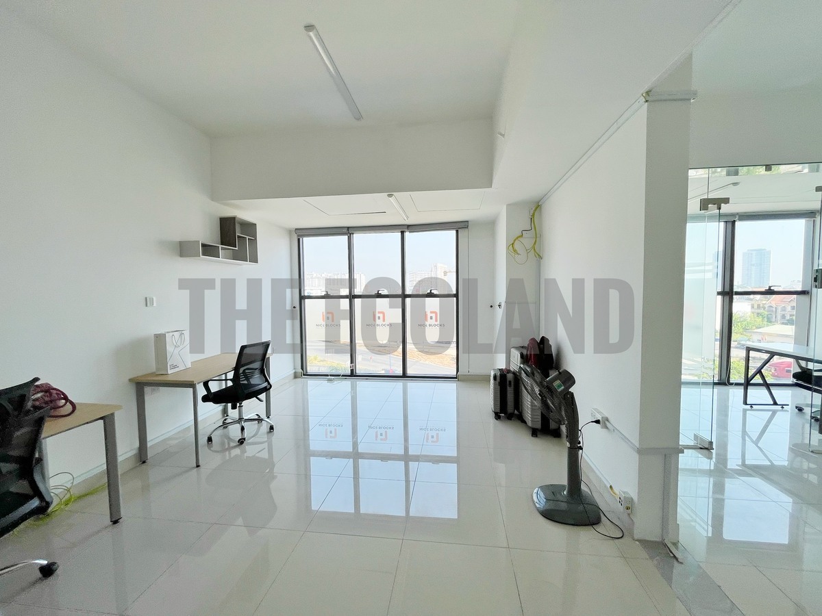 Cho thuê văn phòng 67m2 The Sun Avenue giá 18 triệu có phòng kính riêng