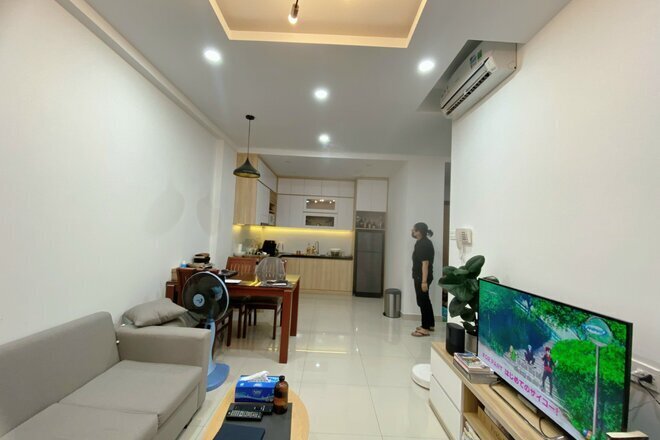 Cho thuê 2 phòng ngủ view tầng cao ban công mát giá 16 triệu bao phí