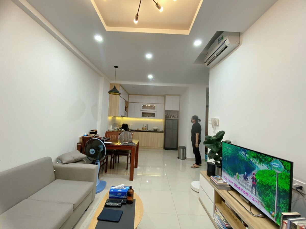 Cho thuê 2 phòng ngủ view tầng cao ban công mát giá 16 triệu bao phí