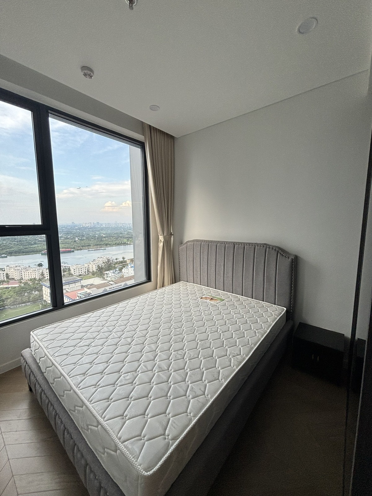 Cho thuê căn hộ 3PN Lumiere Riverside full nội thất - giá 2500usd