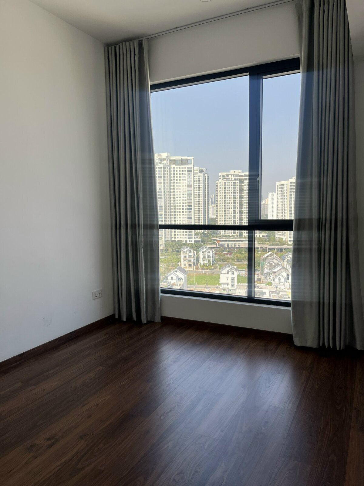 Thuê căn hộ 3 phòng ngủ One Verandah, nội thất cơ bản tiện ích đầy đủ