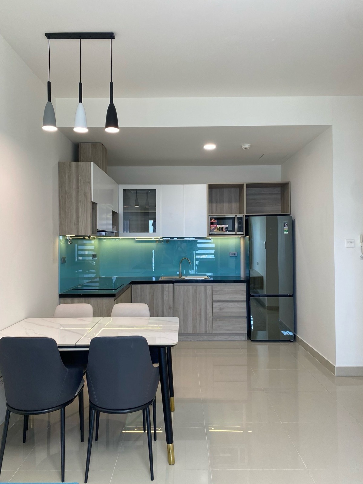 Cho thuê 2PN nội thất đầy đủ nhà đẹp lầu cao view sông The Sun Avenue Quận 2