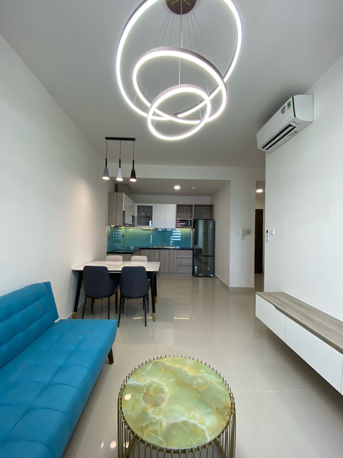 Cho thuê 2PN nội thất đầy đủ nhà đẹp lầu cao view sông The Sun Avenue Quận 2