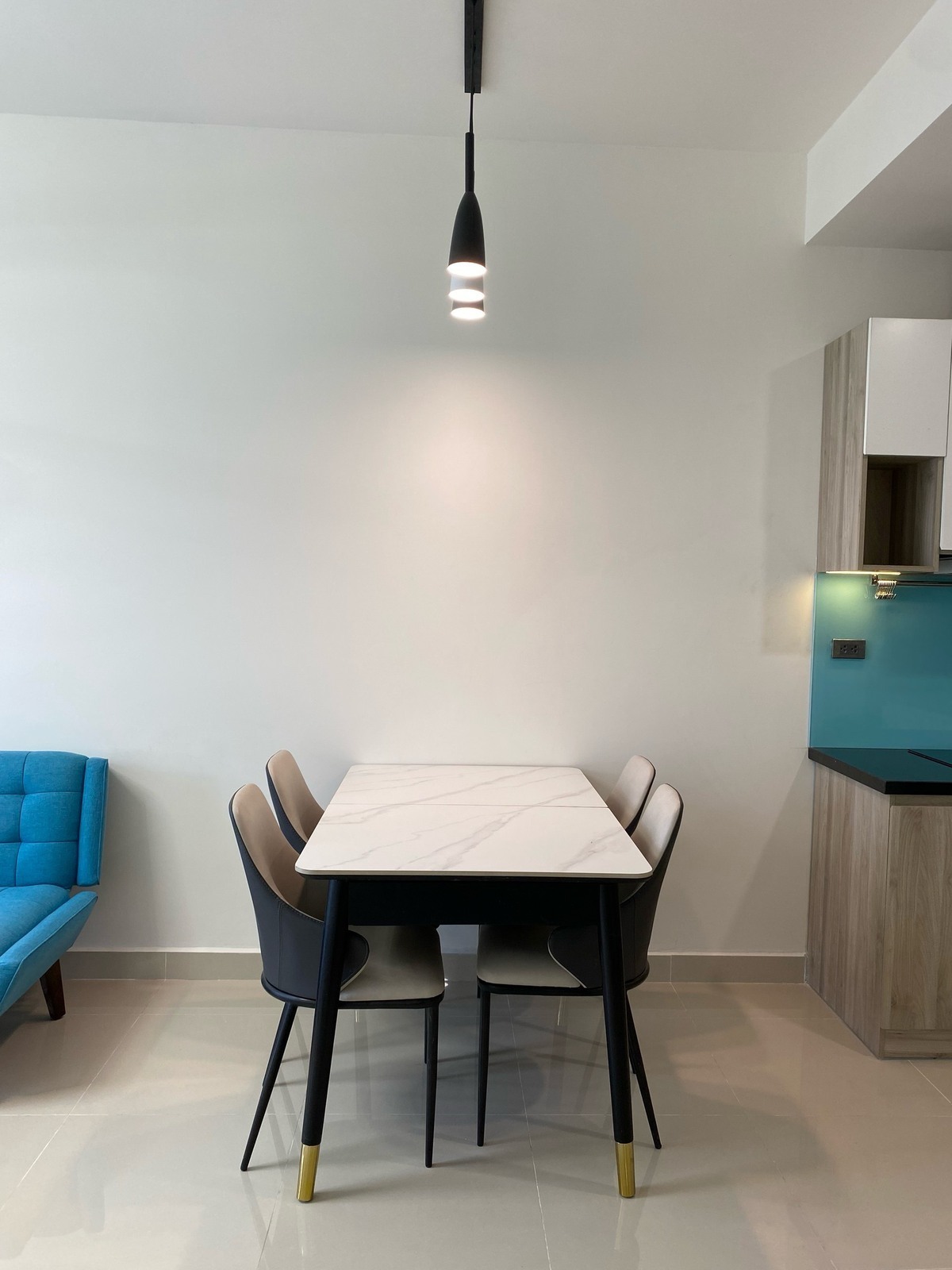 Cho thuê 2PN nội thất đầy đủ nhà đẹp lầu cao view sông The Sun Avenue Quận 2