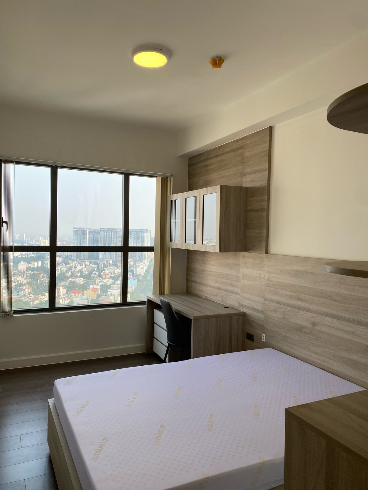 Cho thuê 2PN nội thất đầy đủ nhà đẹp lầu cao view sông The Sun Avenue Quận 2