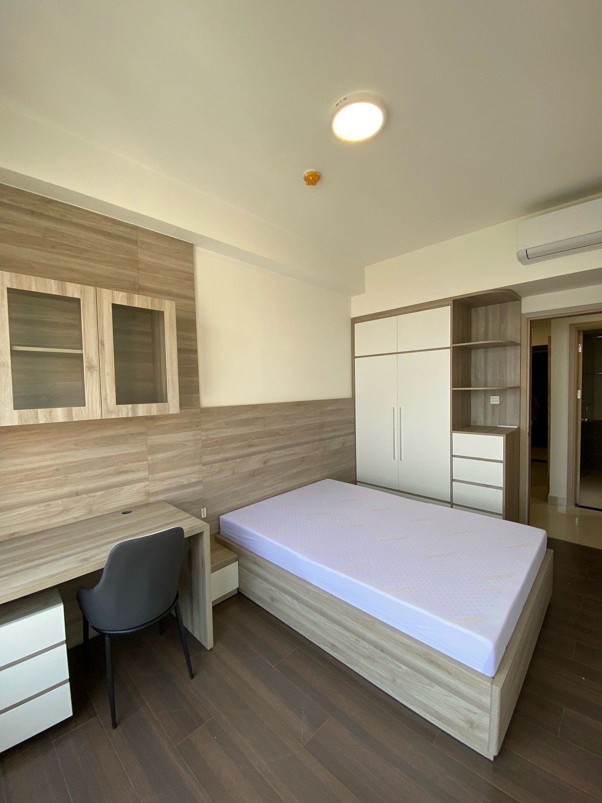 Cho thuê 2PN nội thất đầy đủ nhà đẹp lầu cao view sông The Sun Avenue Quận 2