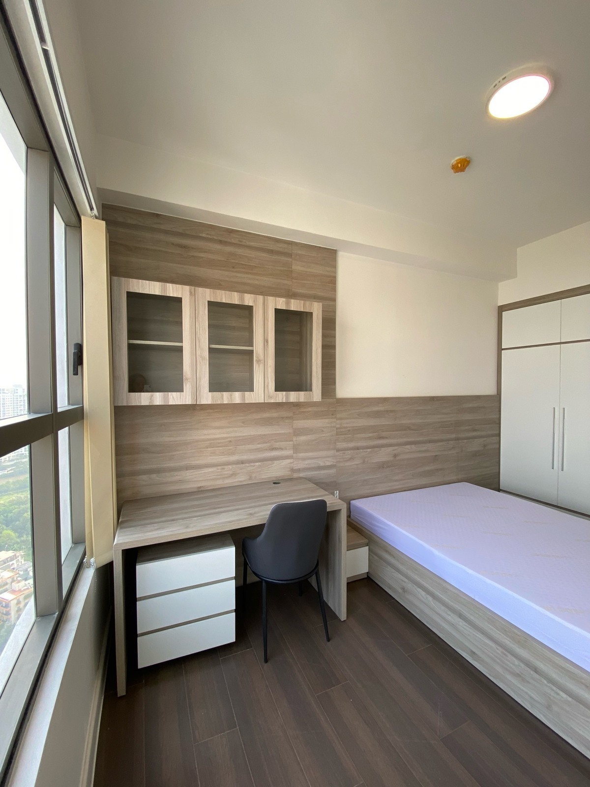 Cho thuê 2PN nội thất đầy đủ nhà đẹp lầu cao view sông The Sun Avenue Quận 2