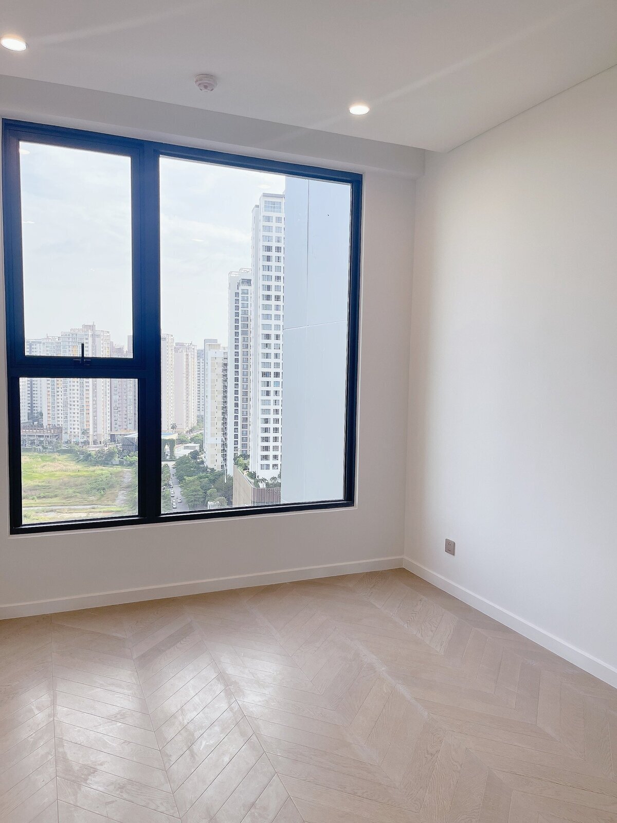 Bán 1Pn Lumiere Riverside nhà cơ bản giá 7,2 tỷ diện tích 72m2