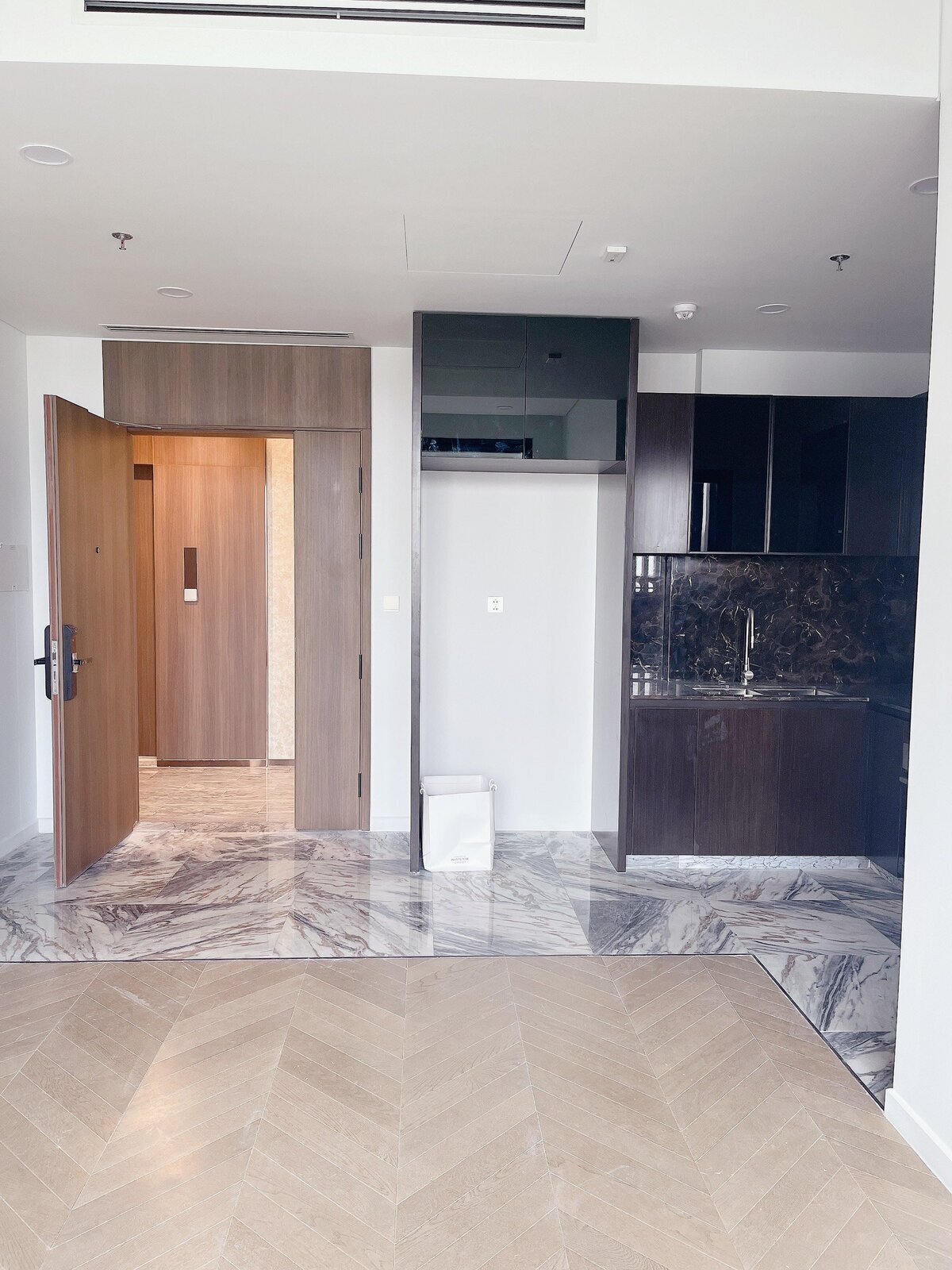 Bán 1Pn Lumiere Riverside nhà cơ bản giá 7,2 tỷ diện tích 72m2