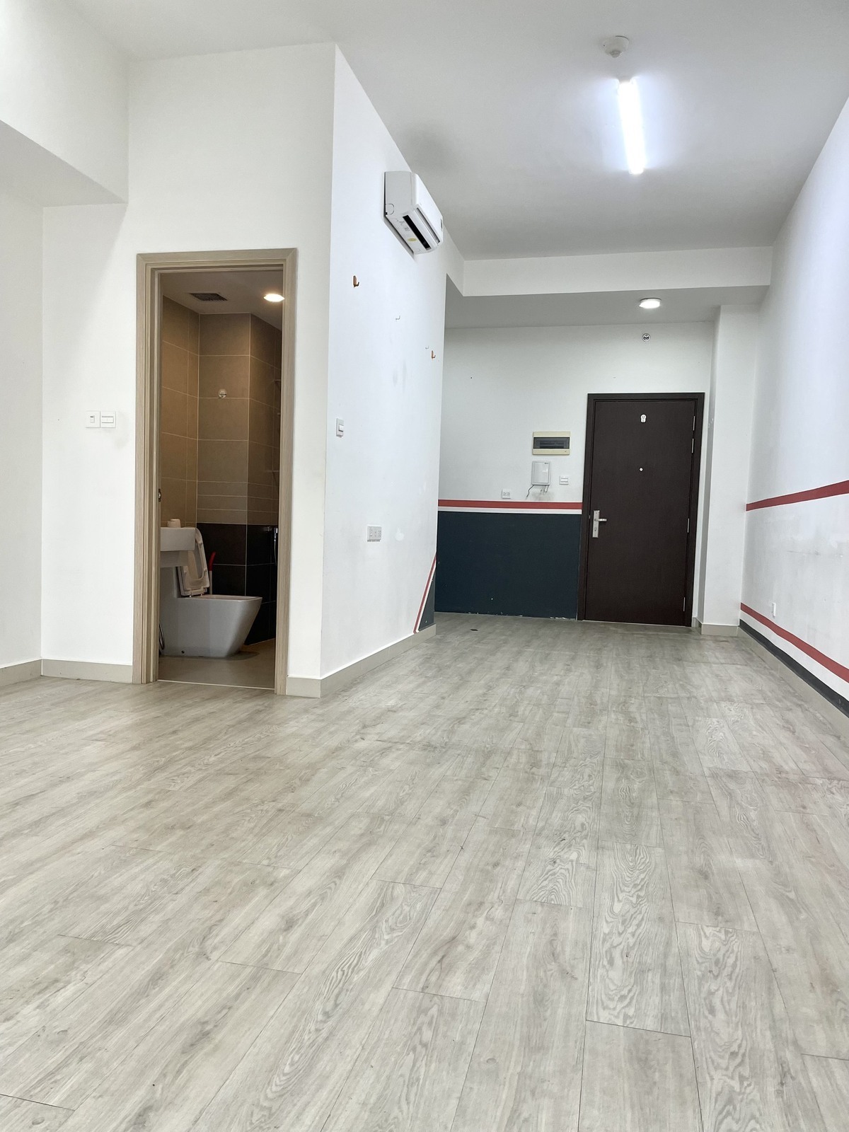 Cho thuê căn officetel The Sun Avenue giá 8,5 triệu thiết kế cơ bản 41m2