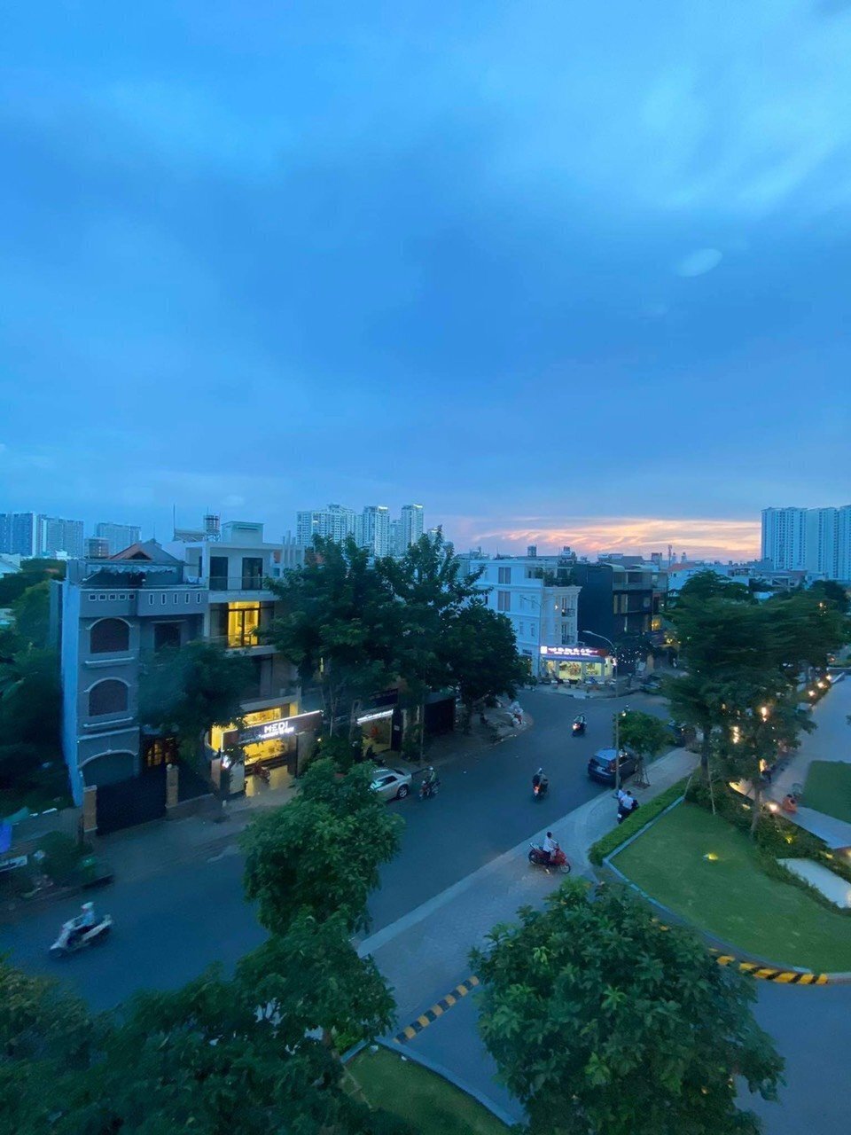 Officetel The Sun Avenue 12 triệu có ngăn phòng riêng căn góc rất đẹp