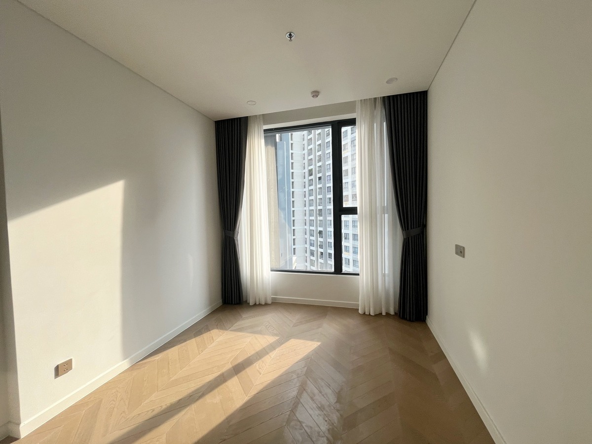 3 phòng ngủ nội thất cơ bản giá 33 triệu 95m2 Lumiere Riverside