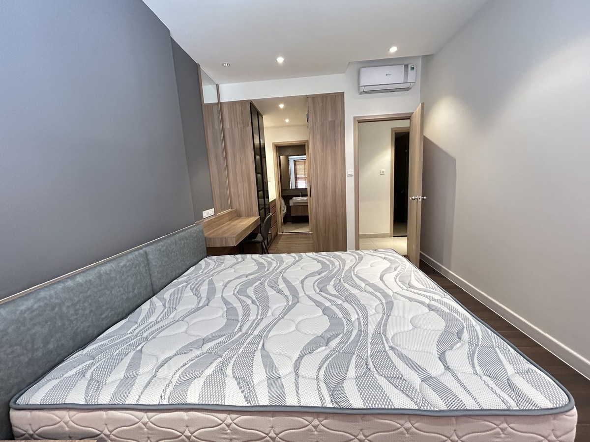 Căn hộ 2PN view sông, nhà mới tone màu rất cuốn khách