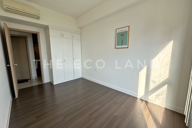 Cho thuê 2PN tone sáng, lầu cao view sông The Sun Avenue Quận 2