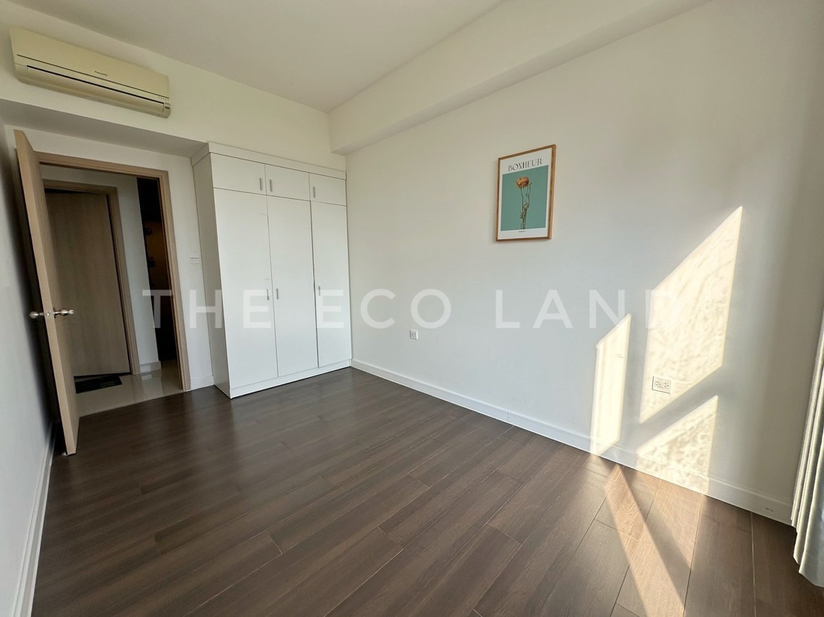 Cho thuê 2PN tone sáng, lầu cao view sông The Sun Avenue Quận 2