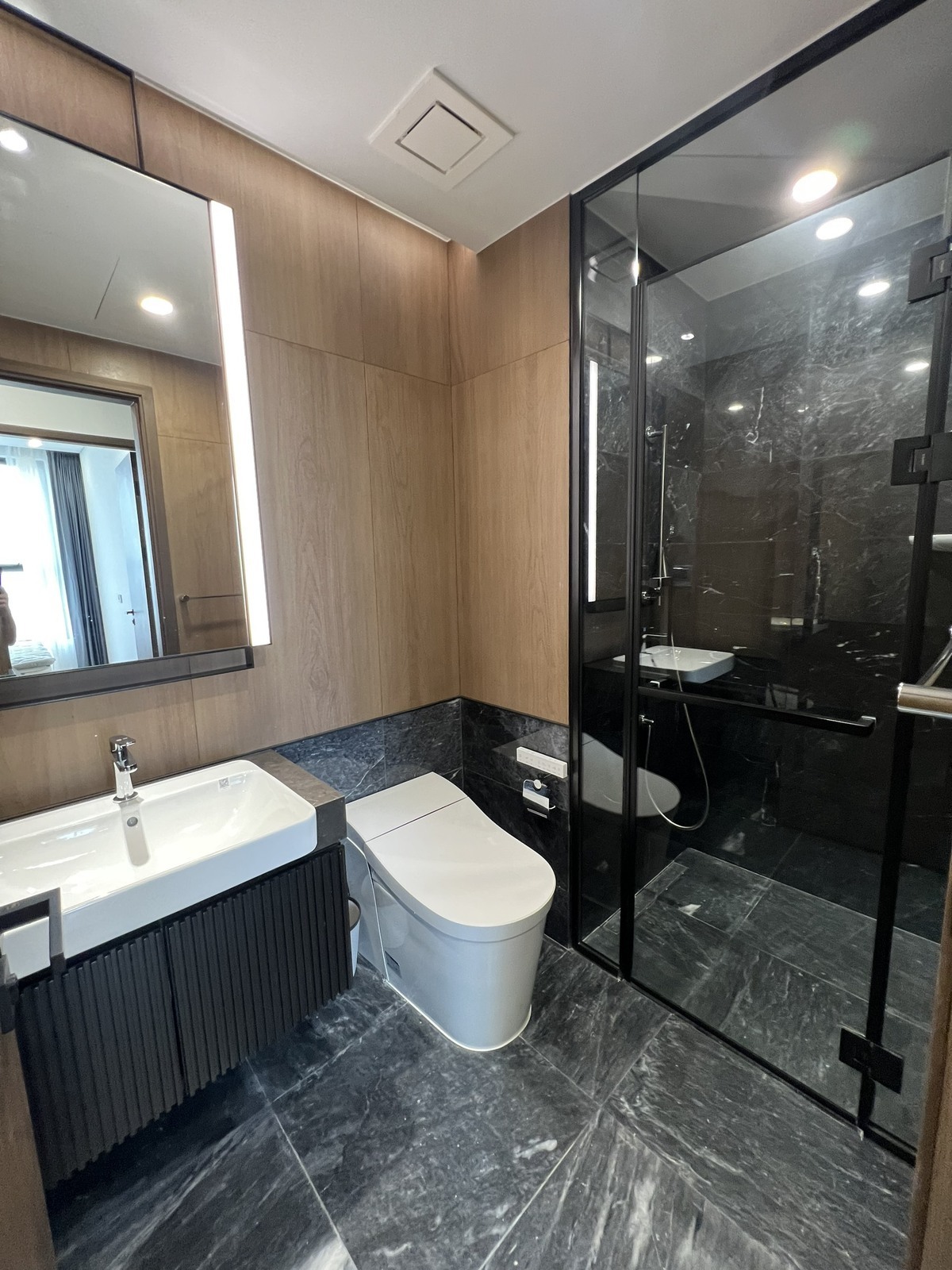 Cho thuê căn hộ 2pn Lumiere Riverside full nội thất chuyển vào ở ngay