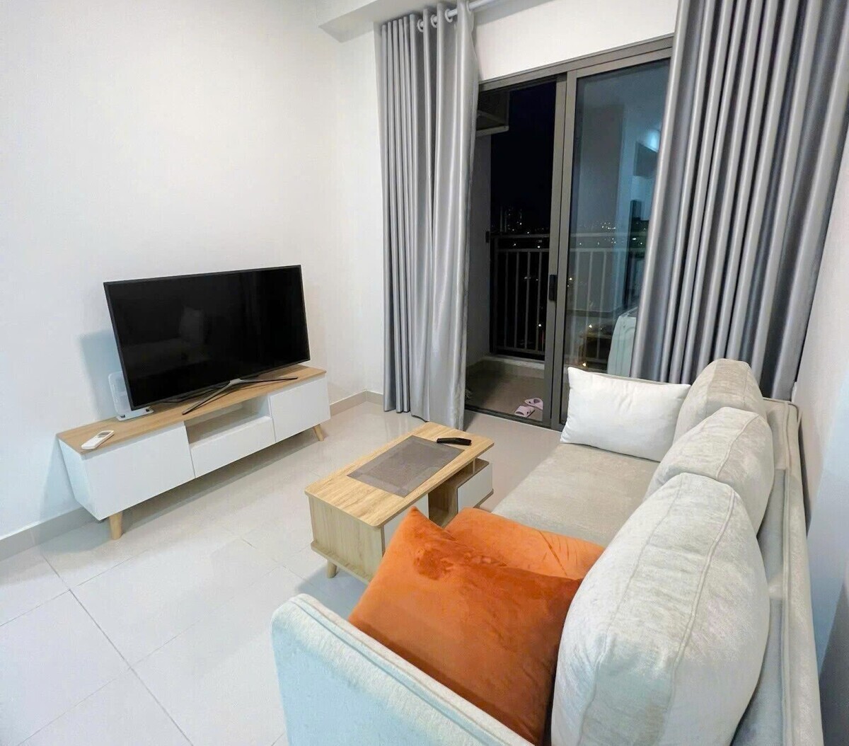 Giá Cực Sốc Cho Căn Hộ 2PN Nội Thất Đẹp - The Sun Avenue 2PN