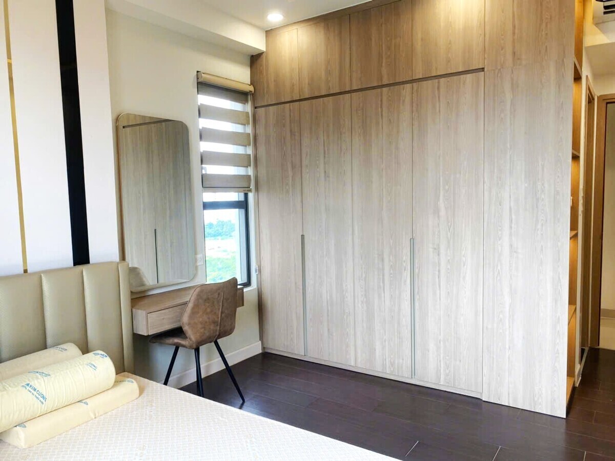 View Sông Mát Mẻ Nội Thất Cao Cấp Giá Thuê Hợp Lý – The Sun Avenue 3PN