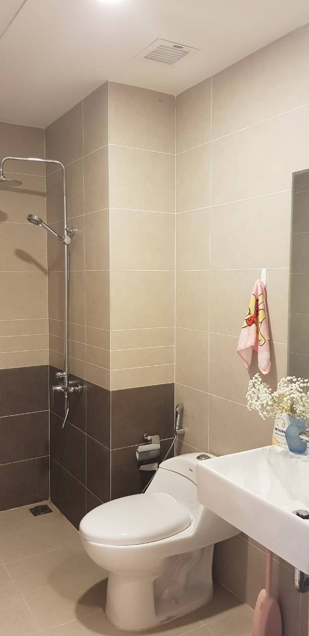 2PN- Tầng hồ bơi, cho thuê 16 triệu không bao phí quản lý, trống sẵn.